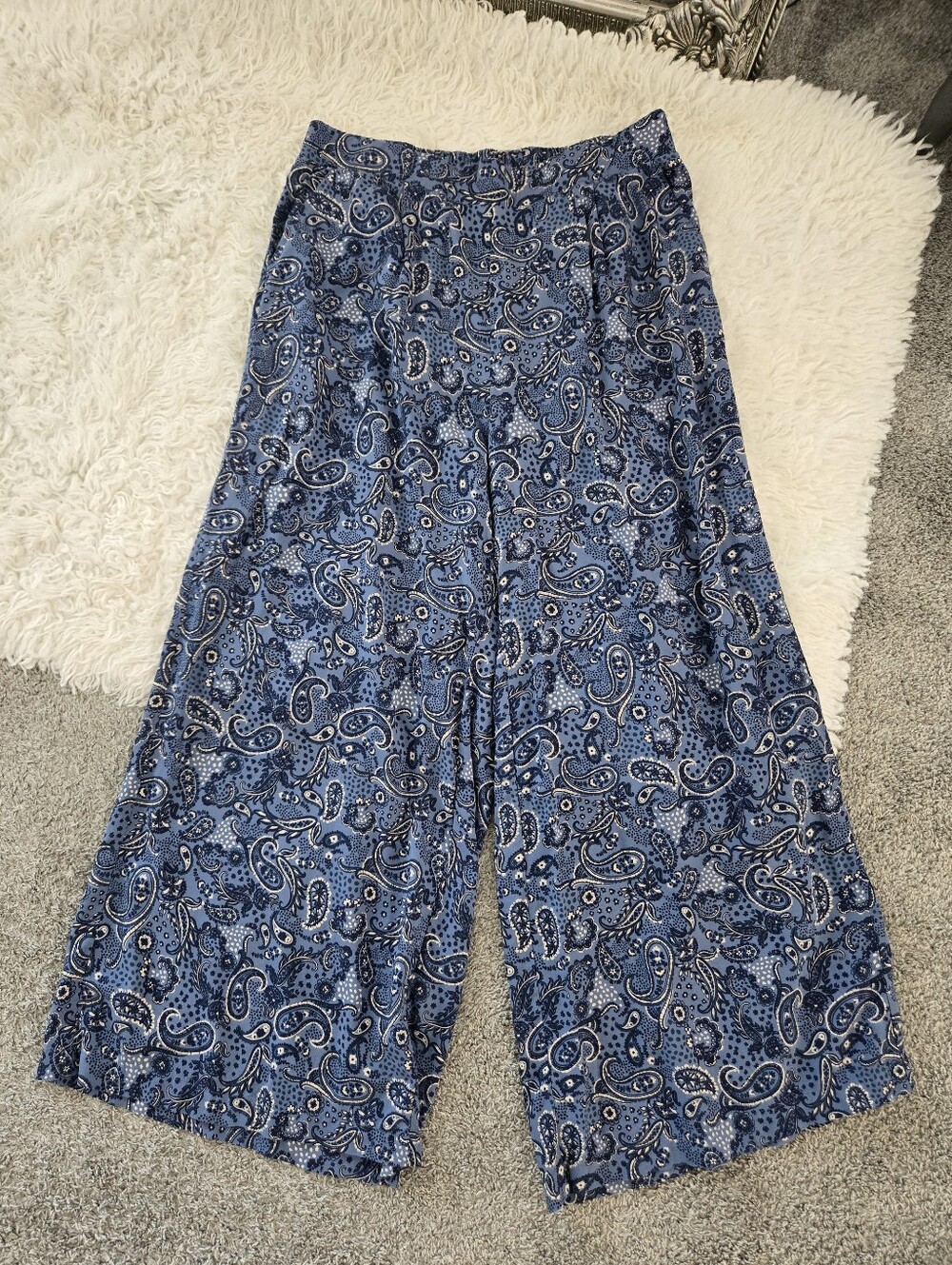 Torrid High-Rise Pull-On Wide-Leg Pant. Amy paisley blue horizon. Size 2X. - Picture 4 of 11